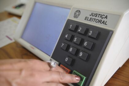 Urna eletrônica terá nova voz para eleitores cegos ou com baixa visão
