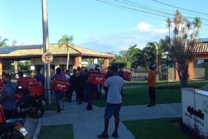 Vila de Abrantes: Entregadores protestam por agressão em condomínio de luxo.
