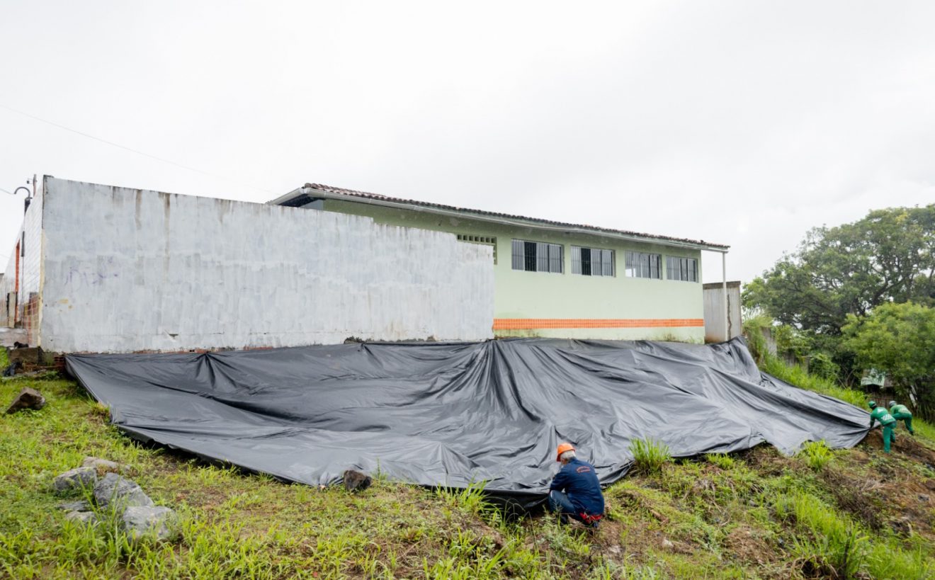 Prefeitura atua em várias frentes na limpeza e prevenção da chuva.