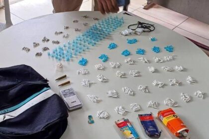 PM apreende drogas em Simões Filho após suspeito fugir