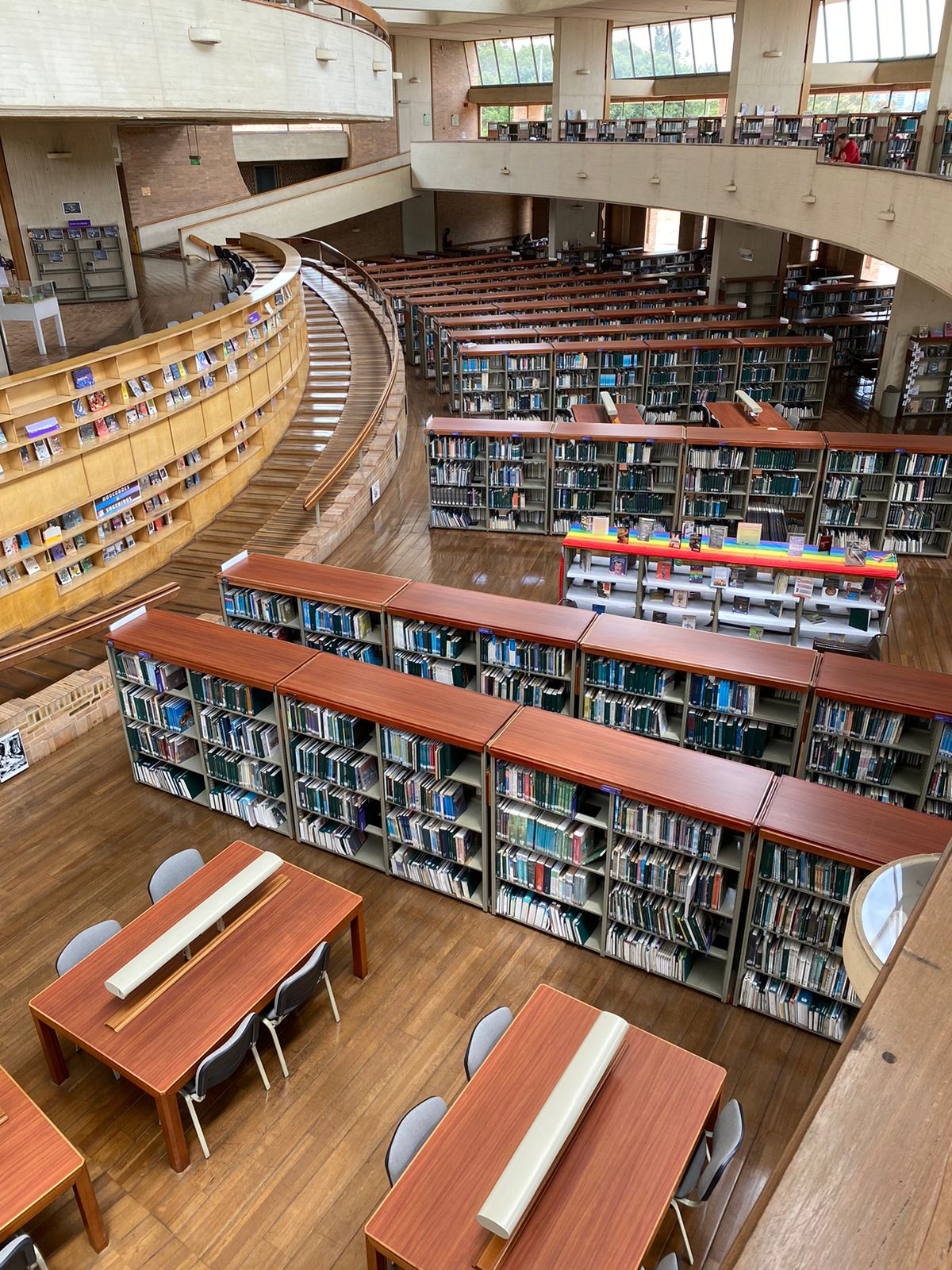 FPC conhece Biblioteca Pública Virgílio Barco em Bogotá
