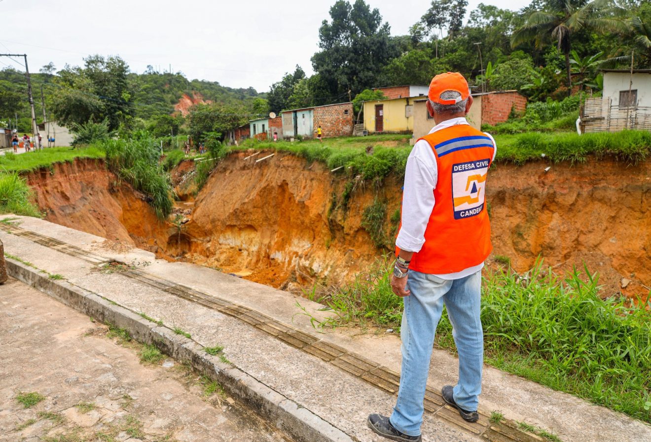 Mais de 40 casas interditadas em Menino Jesus devido a risco.