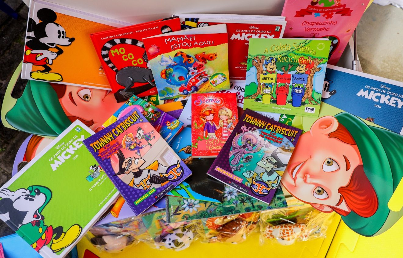 Prefeitura de Candeias lança programa de biblioteca itinerante.