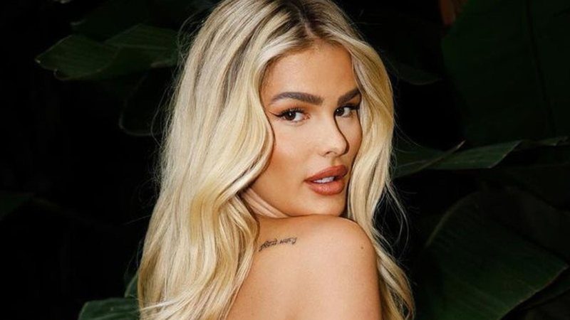 Yasmin Brunet mostra tatuagem ousada e encanta seguidores: "Perfeita"
