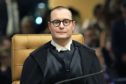Zanin se declara impedido de julgar recurso de Bolsonaro no STF