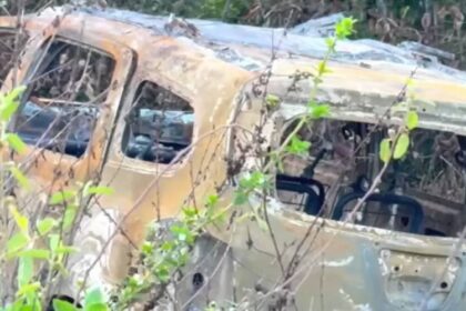 Carro de taxista encontrado queimado em área de desova