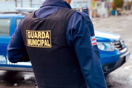 Criança de 11 anos leva arma de fogo para escola em Feira de Santana: Polícia investiga