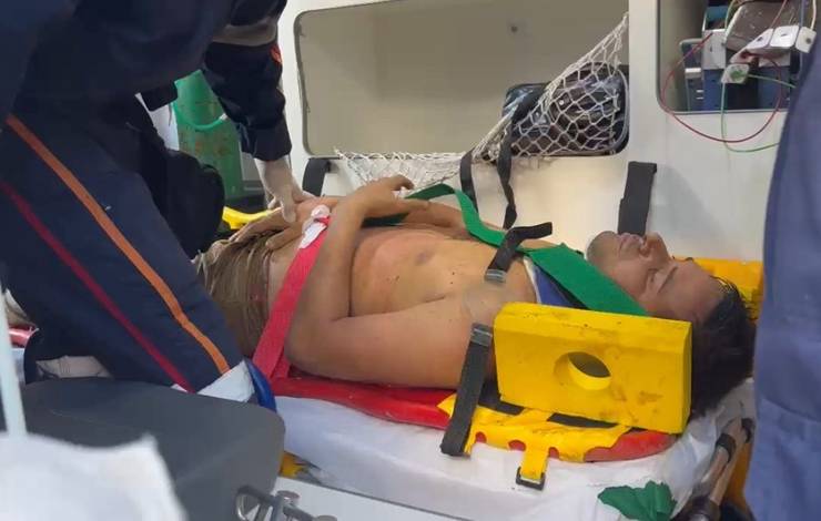 Homem após 9 horas preso em tubulação recebe alta médica