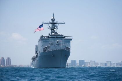 Marinha dos EUA quer testar arma de micro-ondas capaz de neutralizar drones