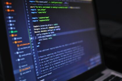 "Operadora doa 10 mil bolsas de estudo em IA"