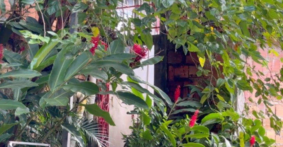 Quatro suspeitos invadem casa e fazem 2 homens reféns no bairro Tancredo Neves, Salvador.