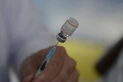 Vacina contra Covid-19 será disponibilizada para população em maio.