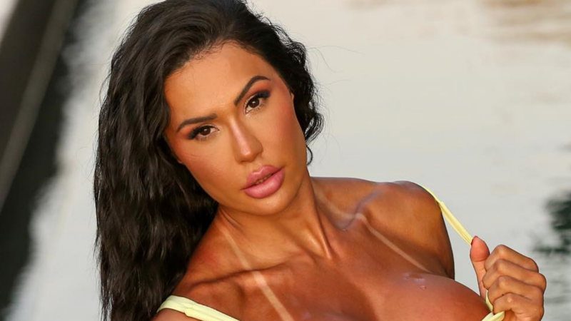 Gracyanne Barbosa responde a crítica de seguidor: "Não estou triste, apenas não sofrendo"