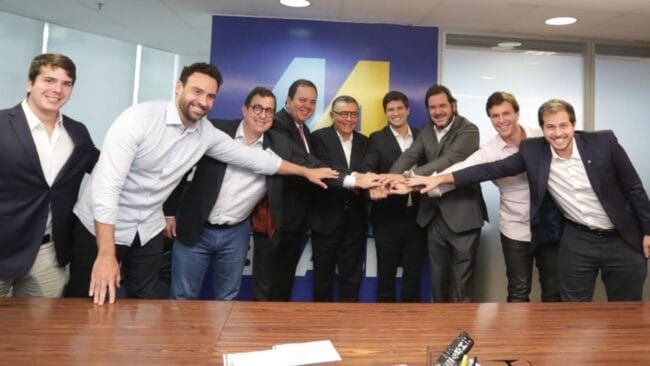 PSB e União Brasil fecham acordo por reeleição de João Campos e eleição de Elmar