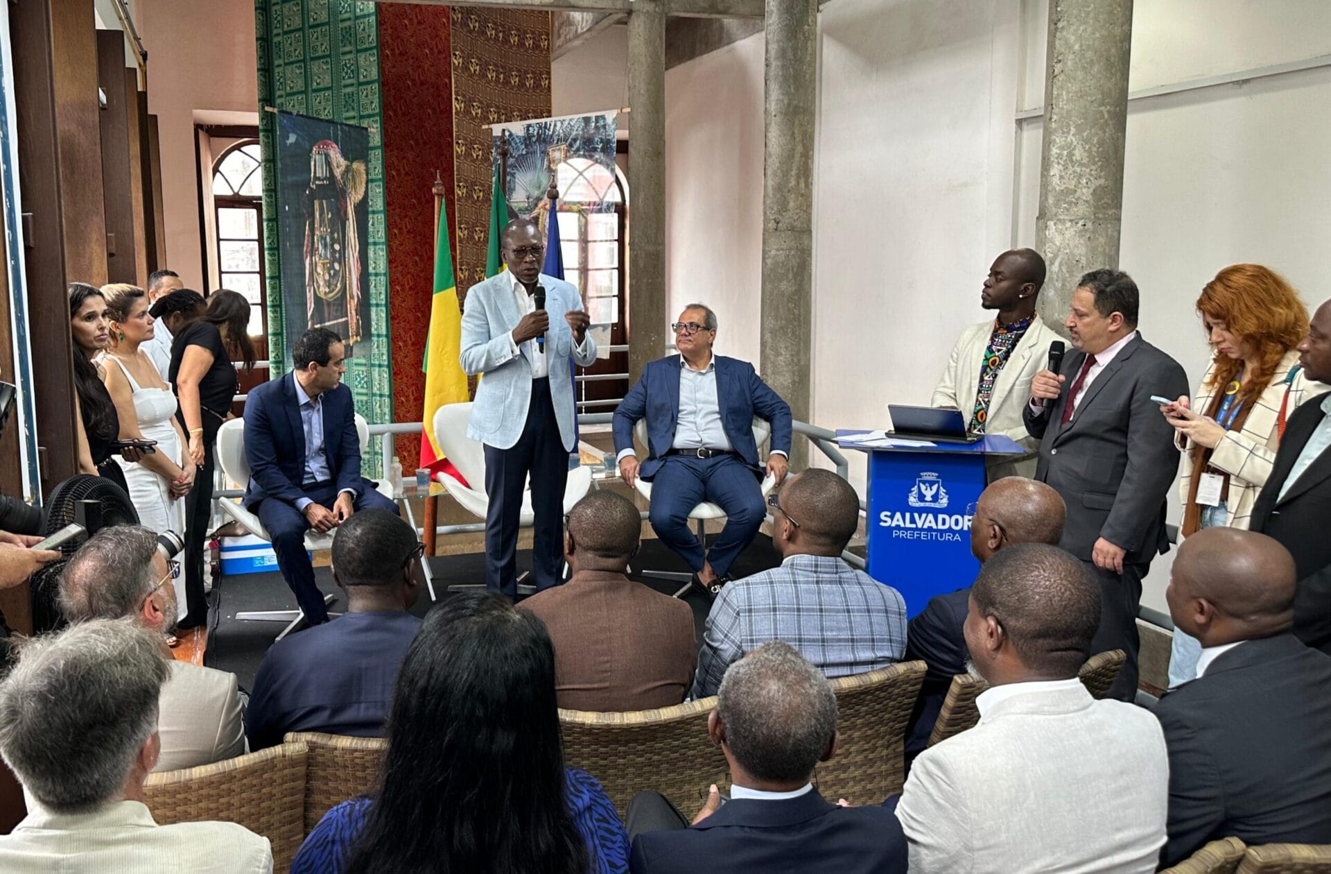 Câmara de Salvador homenageia Patrice Talon, presidente do Benin