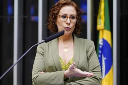 Carla Zambelli vai pedir suspeição de ministros do STF após ser alvo de piadas