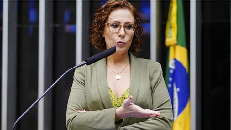 Carla Zambelli vai pedir suspeição de ministros do STF após ser alvo de piadas