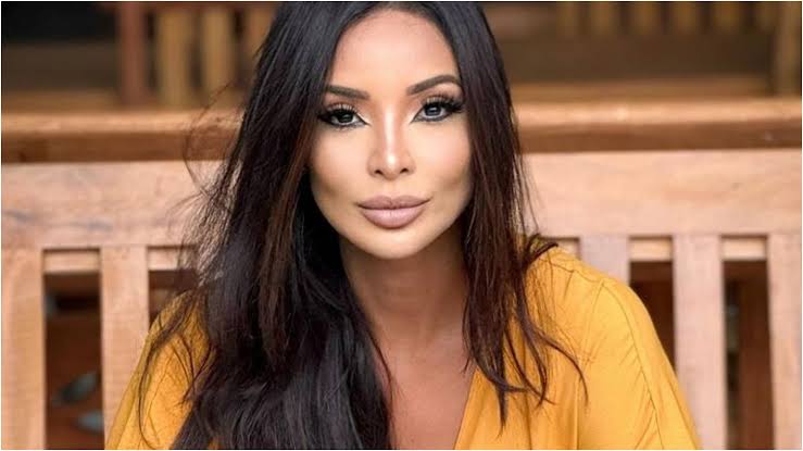 Carol Nakamura celebra aniversário com foto poderosa de biquíni