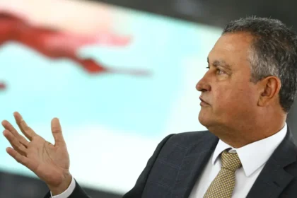 Em meio a críticas à articulação do governo, Rui Costa recebe 1 prefeito baiano a cada 2 dias em Brasília