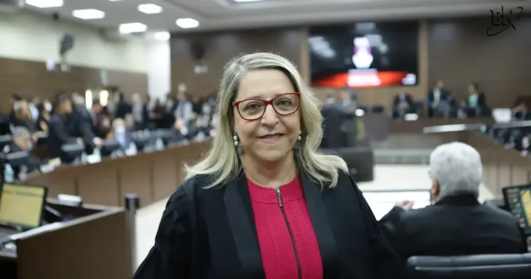 Em último ato como governadora em exercício, Cynthia Resende sanciona abono de professores