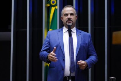 Único deputado federal do MDB na Bahia é investigado por desvio de verbas e contratos com empresa fantasma, diz revista