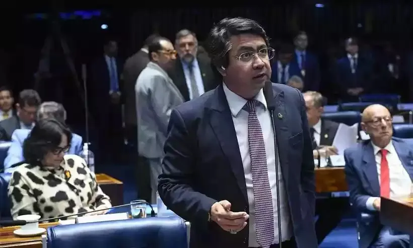 Despesa com gasolina de senador por SP permite dar 5 voltas na Terra