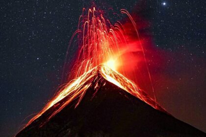 Vulcão entrando em erupção
