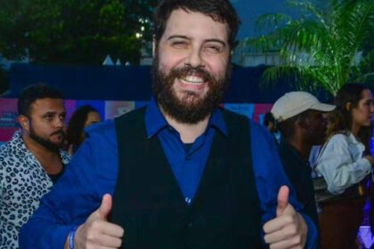 Diogo Defante aparece em público após cirurgia de olho.