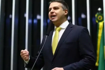 Ex-deputado federal Arthur Bisneto morre aos 44 anos em Manaus