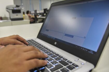 Governo vai formar 700 mil profissionais em educação midiática