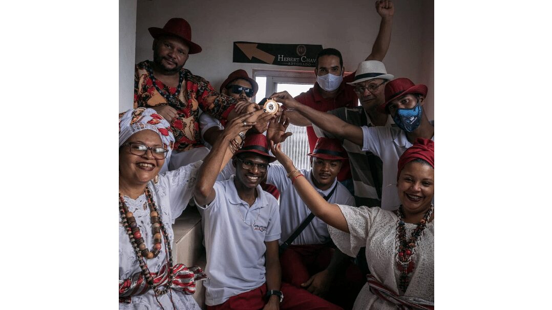 "Grupo de samba chula de Camaçari se apresenta em Brasília" -> Grupo de samba chula de Camaçari em Brasília