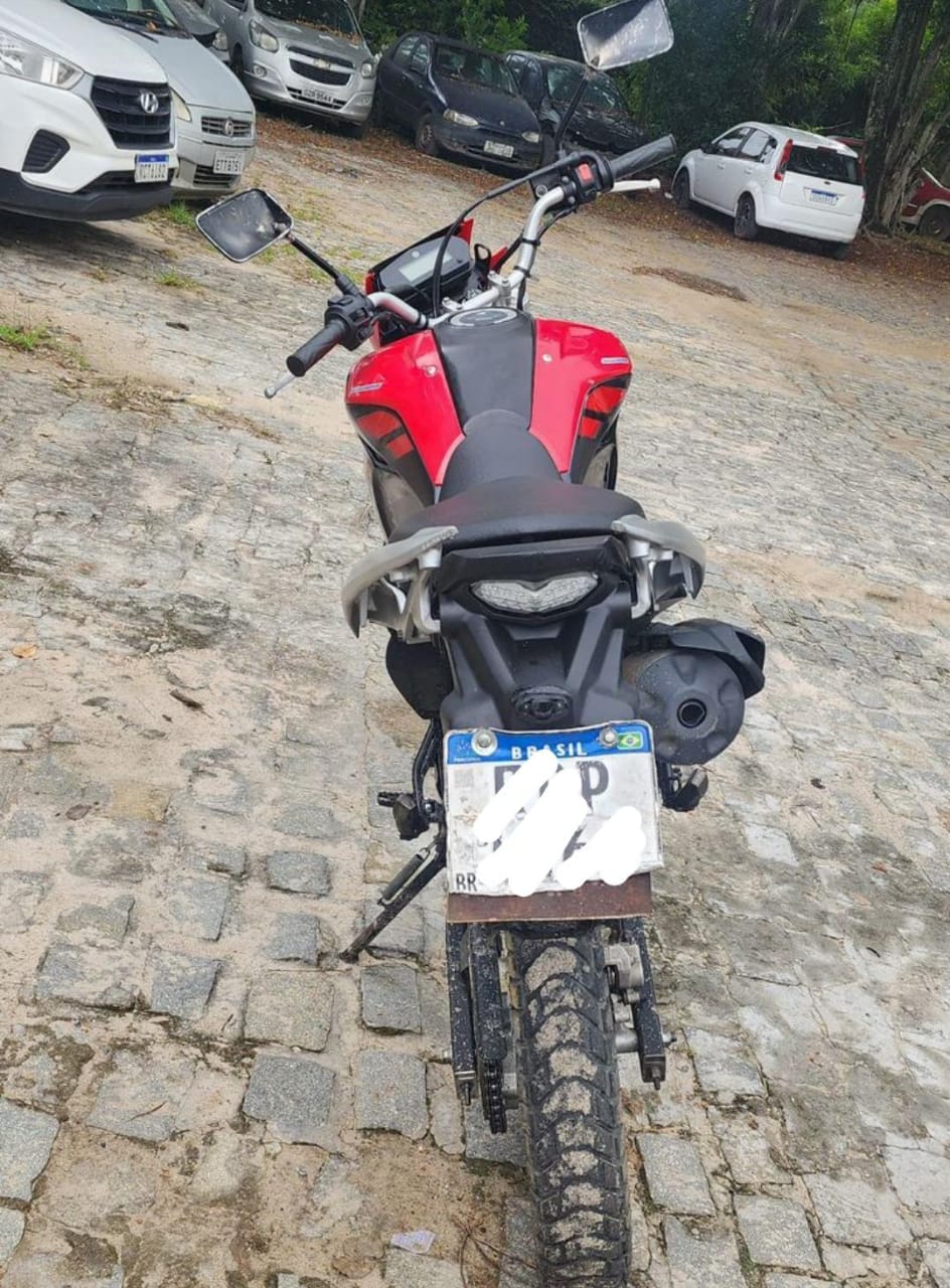 Homem preso com moto roubada em Vila Abrantes