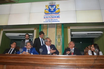 João Henrique quer derrubar lei de Salvador que proíbe sacolas plásticas