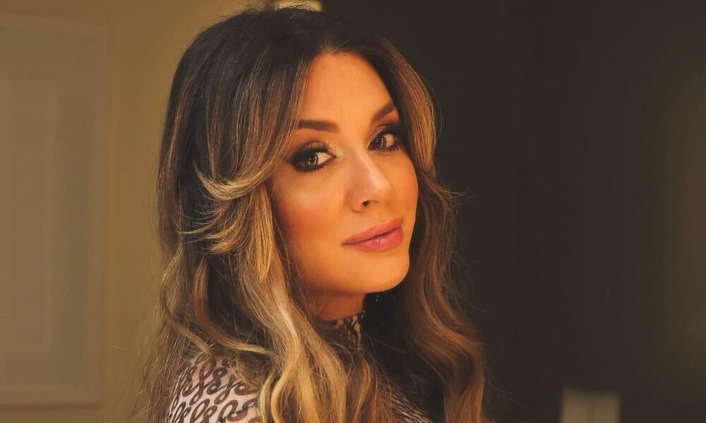 Juju Salimeni arrasa com vestido curto e é elogiada