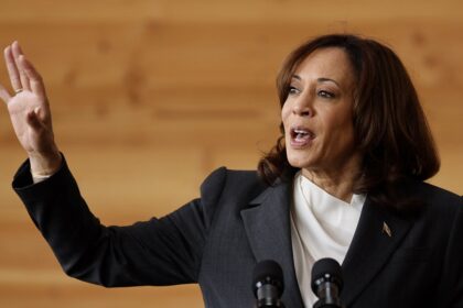 Kamala Harris aceita desafio de debater com vice de Trump nas eleições