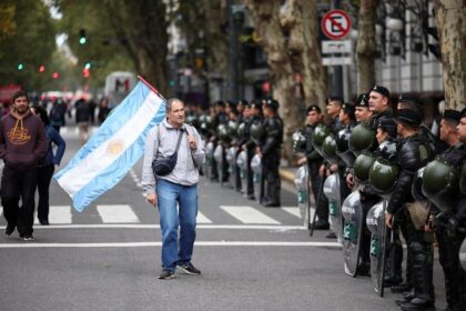 Marcha de 1º de Maio na Argentina vira convocação para greve geral no dia 9