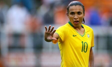 Marta celebra Copa do Mundo Feminina no Brasil e defende 1º jogo no RS