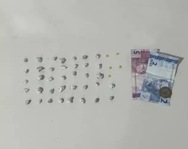 Mulher é presa com drogas no Phoc II