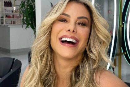 Poliana Rocha arrasa com look ousado de fenda e recorte na barriga