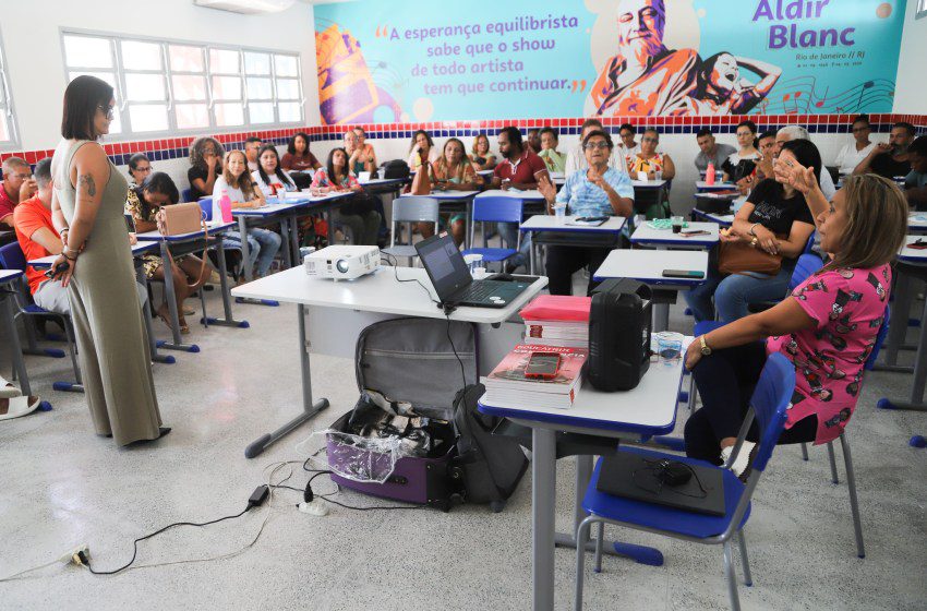 Professores da rede municipal participam de capacitação sobre ‘avaliação das aprendizagens’ até a próxima quarta-feira (08)