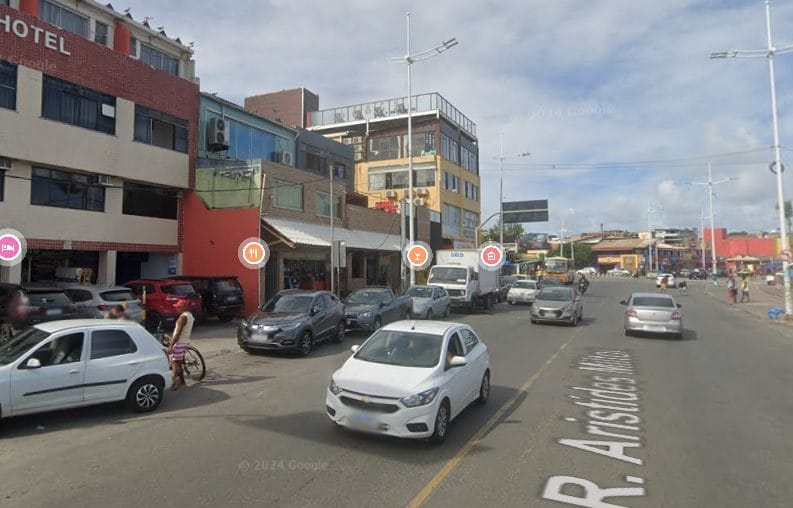 Troca de tiros com a polícia em Itapuã resulta em morte de suspeito