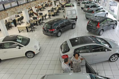 Vendas de veículos novos têm melhor abril desde 2019, diz Fenabrave