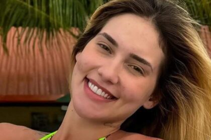 Virginia Fonseca exibe barriguinha da terceira gestação em biquíni.