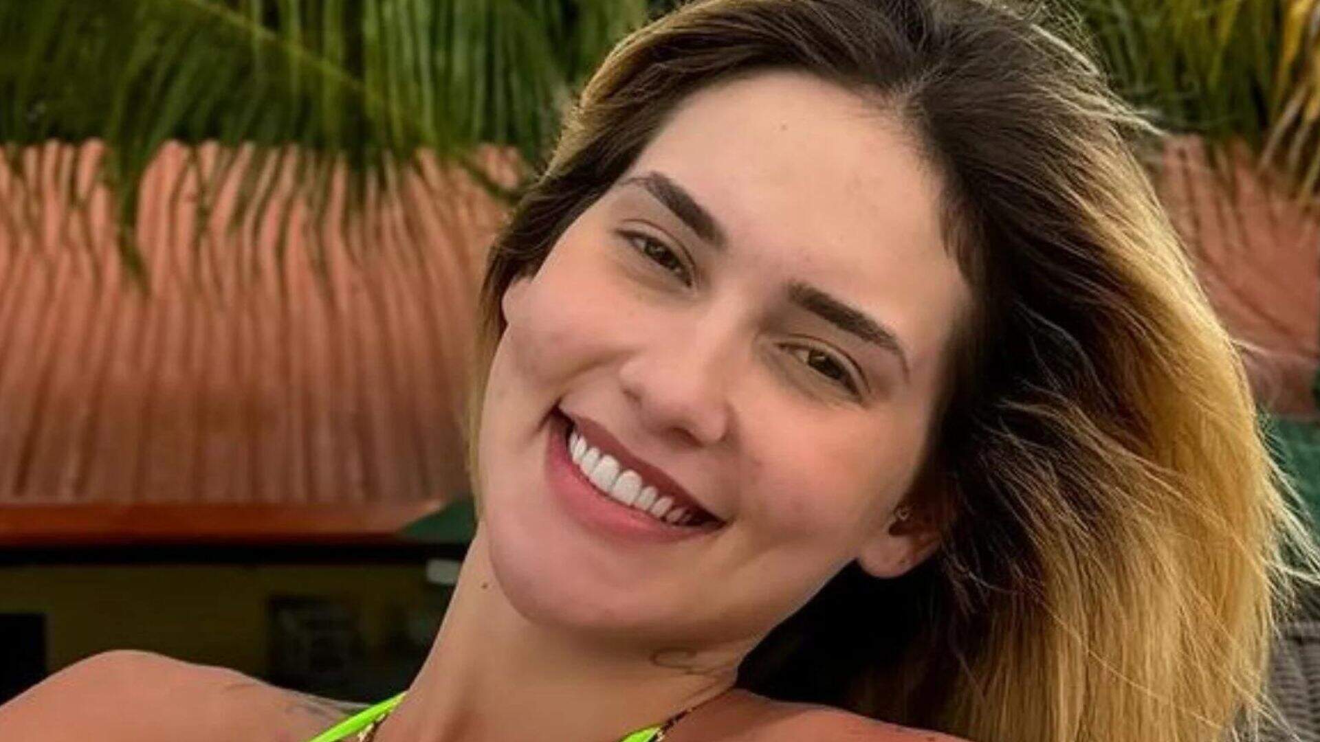 Virginia Fonseca exibe barriguinha da terceira gestação em biquíni.