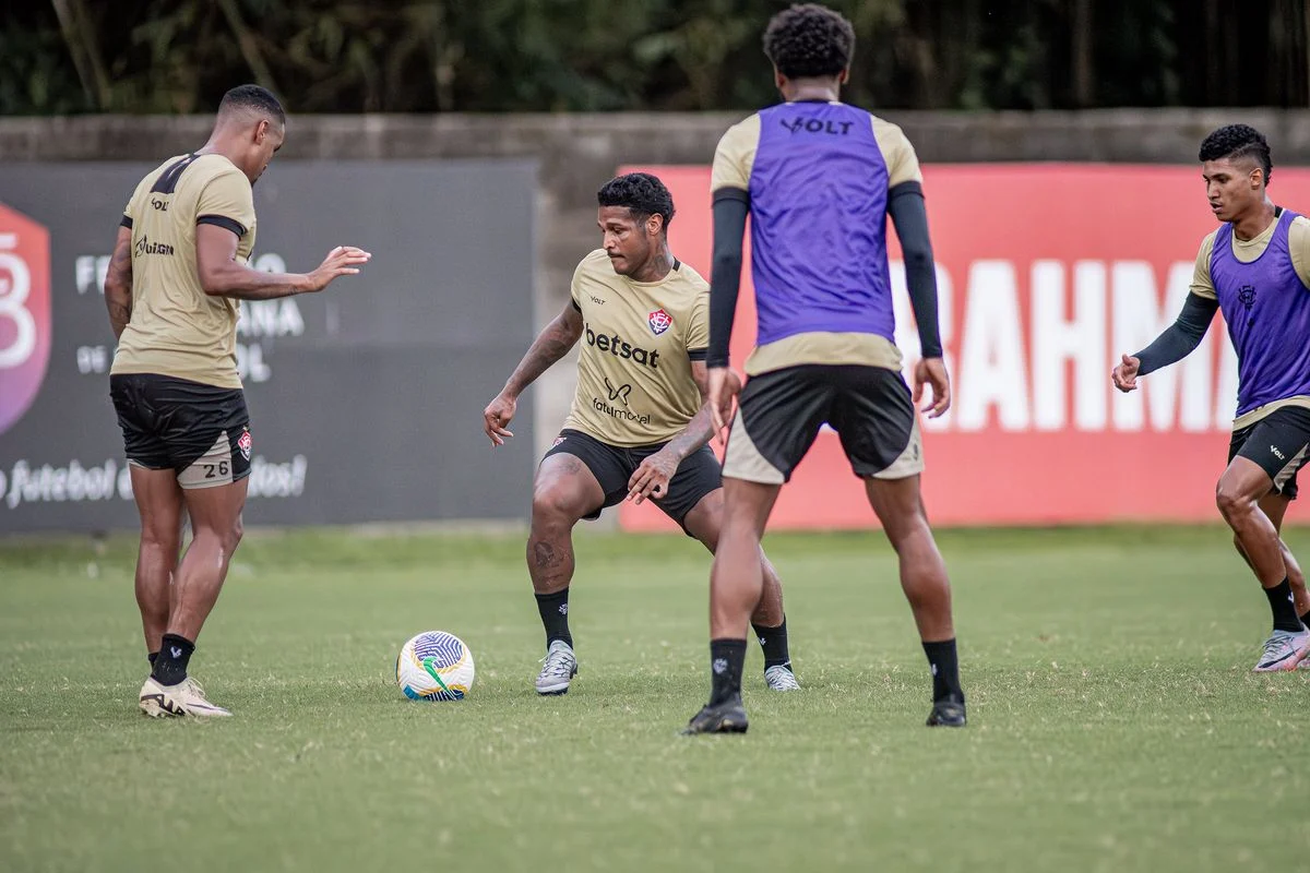 Contra o Vasco, Vitória tenta se reabilitar no Brasileirão e deixar o Z-4