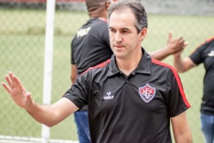 Vitória demite Leo Condé após sequência de derrotas na Série A