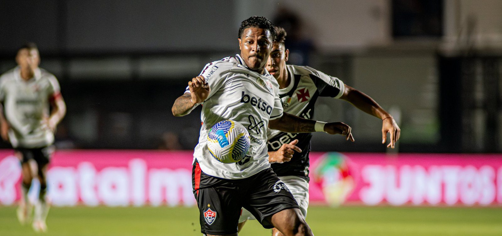 Vitória perde para o Vasco e ocupa a vice-lanterna da Série A