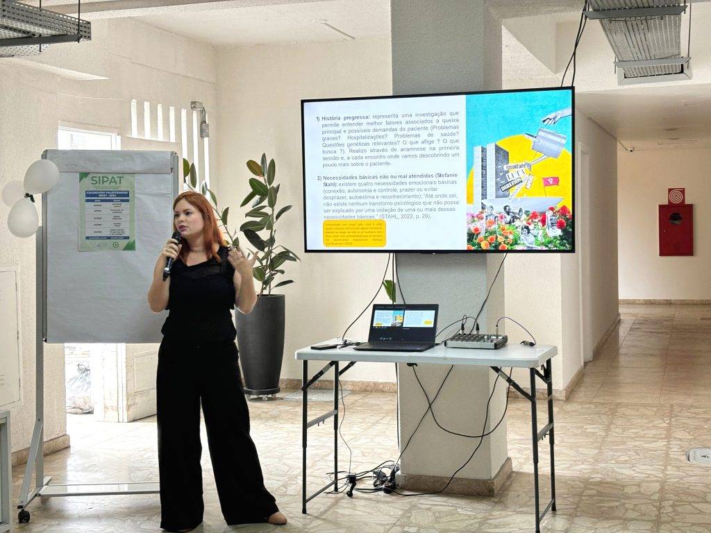 Psicóloga destaca como pessoas evitam enfrentar a si mesmas na terapia