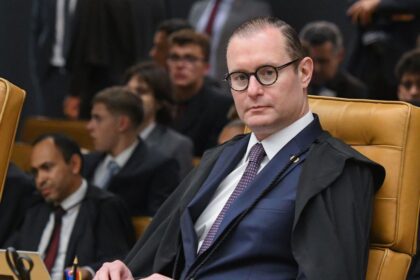 Zanin derruba a própria liminar, acata pedido de Congresso e da AGU e retoma desoneração da folha