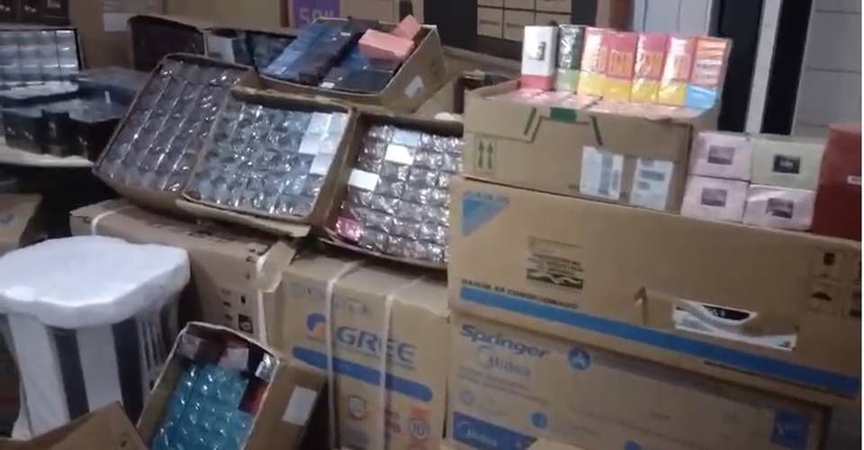 Homem preso vendendo TV roubada em Salvador